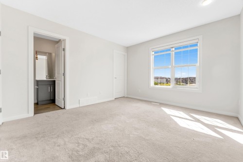 2095 Maple Road, Edmonton, AB - Indoor Photo Showing Other Room