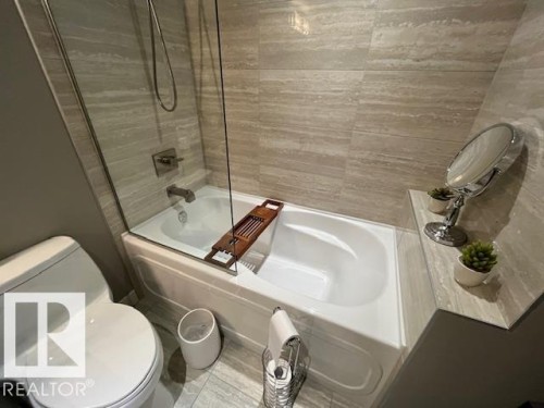 2002 9923 103 Street, Edmonton, AB - Indoor Photo Showing Bathroom