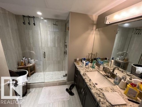 2002 9923 103 Street, Edmonton, AB - Indoor Photo Showing Bathroom