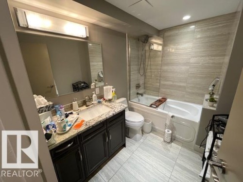 2002 9923 103 Street, Edmonton, AB - Indoor Photo Showing Bathroom