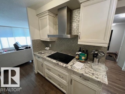 2002 9923 103 Street, Edmonton, AB - Indoor Photo Showing Kitchen With Upgraded Kitchen