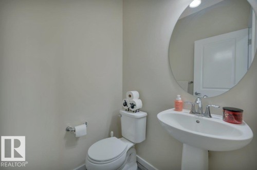 2320 Chokecherry Close, Edmonton, AB - Indoor Photo Showing Bathroom