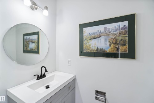 1096 Millbourne Road E, Edmonton, AB - Indoor Photo Showing Bathroom