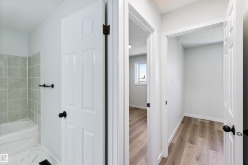 1096 Millbourne Road E, Edmonton, AB - Indoor Photo Showing Bathroom
