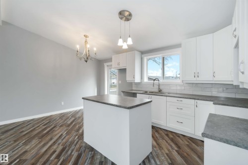 5039 49 Street, Gibbons, AB - Indoor Photo Showing Kitchen