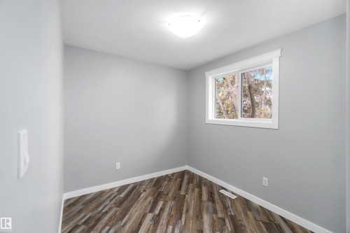 5039 49 Street, Gibbons, AB - Indoor Photo Showing Other Room