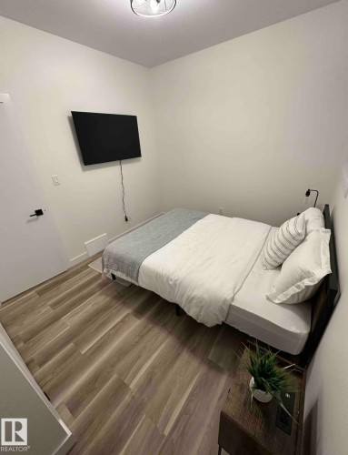 11315 95A Street, Edmonton, AB - Indoor Photo Showing Bedroom