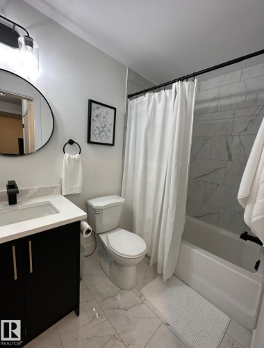 11315 95A Street, Edmonton, AB - Indoor Photo Showing Bathroom