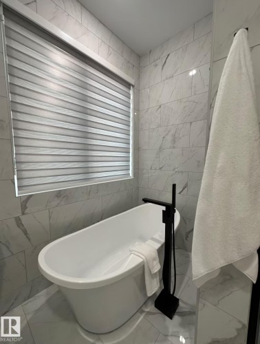 11315 95A Street, Edmonton, AB - Indoor Photo Showing Bathroom