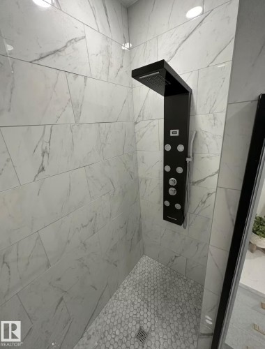 11315 95A Street, Edmonton, AB - Indoor Photo Showing Bathroom