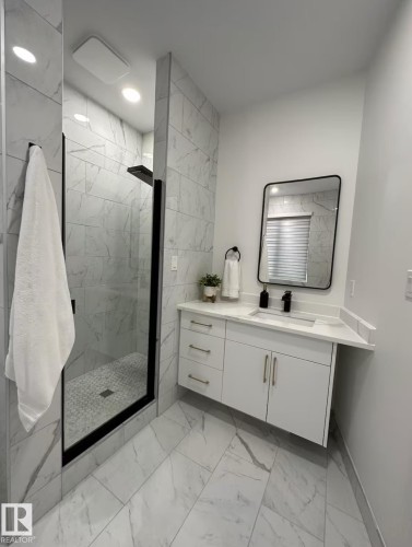 11315 95A Street, Edmonton, AB - Indoor Photo Showing Bathroom