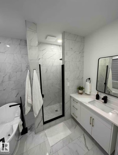 11315 95A Street, Edmonton, AB - Indoor Photo Showing Bathroom