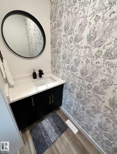 11315 95A Street, Edmonton, AB - Indoor Photo Showing Bathroom