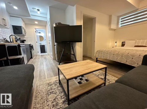 11315 95A Street, Edmonton, AB - Indoor