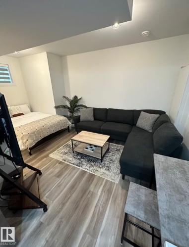 11315 95A Street, Edmonton, AB - Indoor Photo Showing Living Room