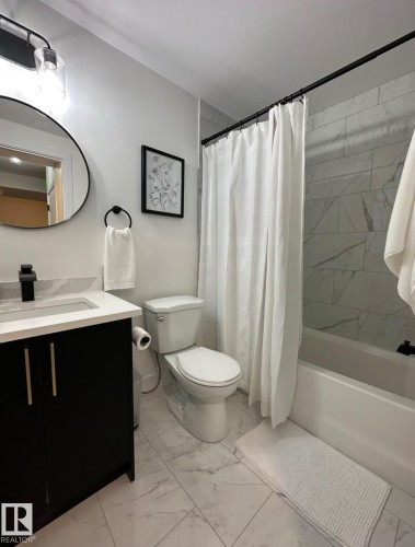 11315 95A Street, Edmonton, AB - Indoor Photo Showing Bathroom