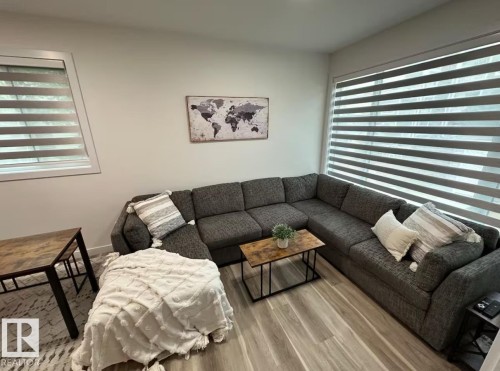 11315 95A Street, Edmonton, AB - Indoor Photo Showing Living Room