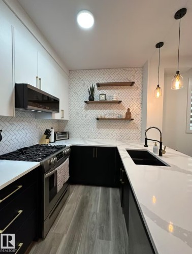 11315 95A Street, Edmonton, AB - Indoor Photo Showing Kitchen With Upgraded Kitchen