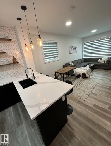 11315 95A Street, Edmonton, AB - Indoor