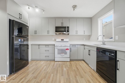 41 2503 24 Street, Edmonton, AB - Indoor Photo Showing Kitchen