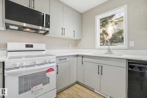 41 2503 24 Street, Edmonton, AB - Indoor Photo Showing Kitchen