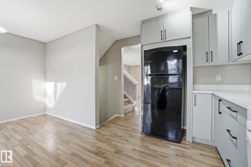 41 2503 24 Street, Edmonton, AB - Indoor Photo Showing Kitchen