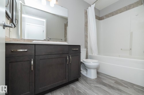 17147 49 Street, Edmonton, AB - Indoor Photo Showing Bathroom