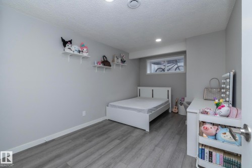 17147 49 Street, Edmonton, AB - Indoor Photo Showing Bedroom