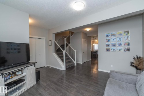 17147 49 Street, Edmonton, AB - Indoor Photo Showing Living Room