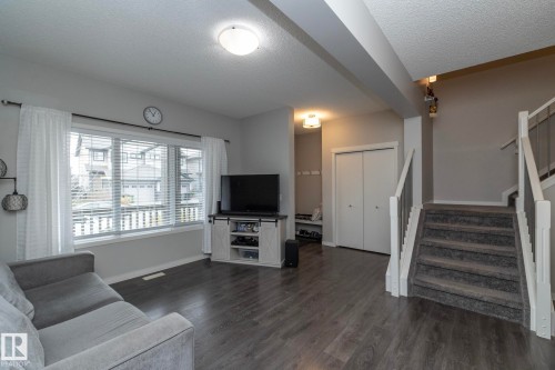 17147 49 Street, Edmonton, AB - Indoor Photo Showing Living Room