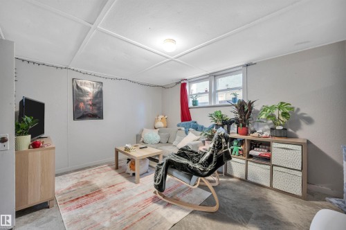 11109 81 Avenue, Edmonton, AB - Indoor