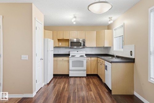 40 Birchglen Crescent, Leduc, AB - Indoor Photo Showing Kitchen