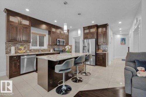 711 Albany Place, Edmonton, AB - Indoor Photo Showing Kitchen With Upgraded Kitchen