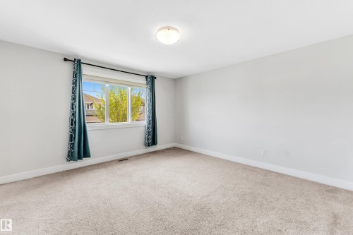 1544 21 Street, Edmonton, AB - Indoor Photo Showing Other Room