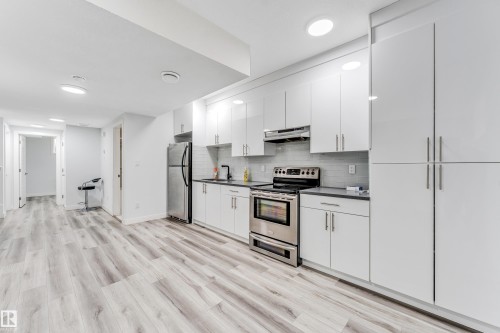 1544 21 Street, Edmonton, AB - Indoor Photo Showing Kitchen