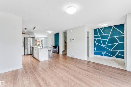 1544 21 Street, Edmonton, AB - Indoor Photo Showing Kitchen