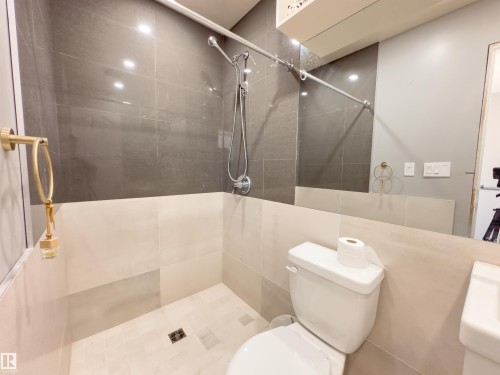 858 Erin Place, Edmonton, AB - Indoor Photo Showing Bathroom