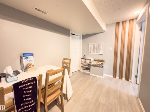 858 Erin Place, Edmonton, AB - Indoor