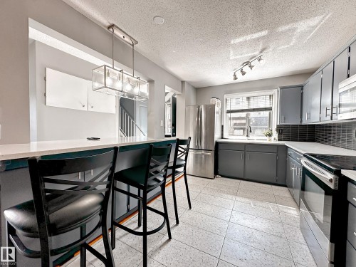 858 Erin Place, Edmonton, AB - Indoor Photo Showing Kitchen