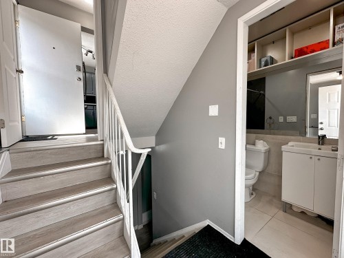 858 Erin Place, Edmonton, AB - Indoor