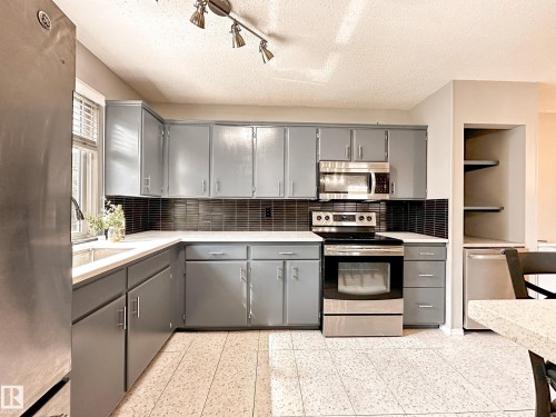 858 Erin Place, Edmonton, AB - Indoor Photo Showing Kitchen