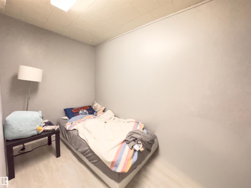 858 Erin Place, Edmonton, AB - Indoor Photo Showing Bedroom