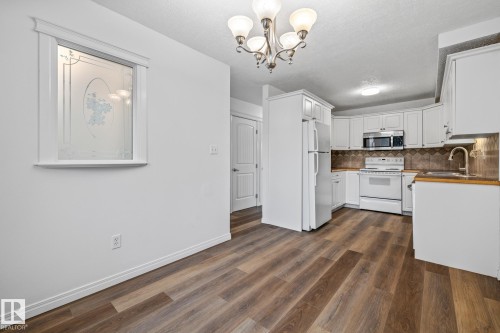 137 Londonderry Square, Edmonton, AB - Indoor Photo Showing Kitchen