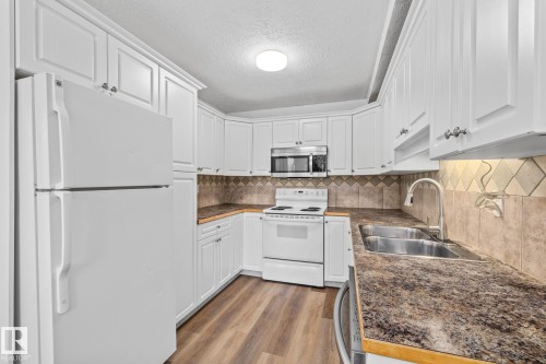 137 Londonderry Square, Edmonton, AB - Indoor Photo Showing Kitchen With Double Sink