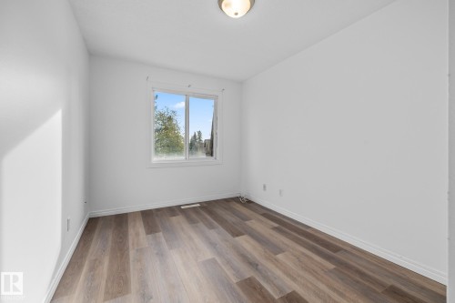 137 Londonderry Square, Edmonton, AB - Indoor Photo Showing Other Room