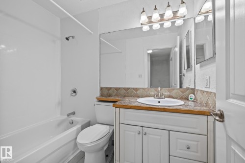 137 Londonderry Square, Edmonton, AB - Indoor Photo Showing Bathroom