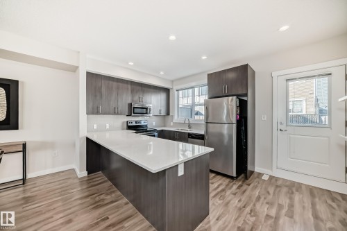 60 903 Crystallina Nera Way, Edmonton, AB - Indoor Photo Showing Kitchen With Upgraded Kitchen