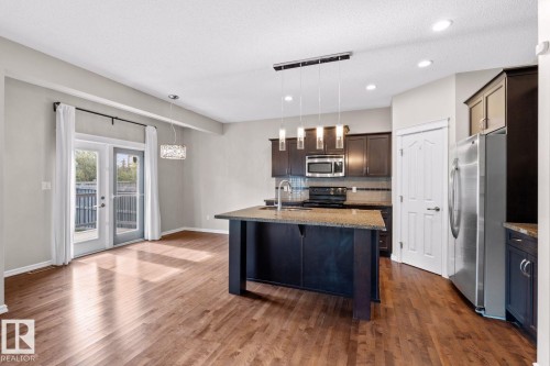 716 Adams Way, Edmonton, AB - Indoor Photo Showing Kitchen