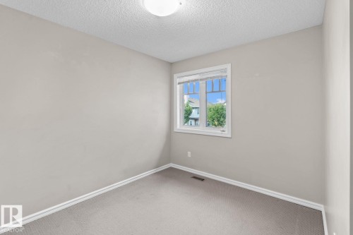 716 Adams Way, Edmonton, AB - Indoor Photo Showing Other Room