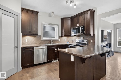 5514 Crabapple Loop, Edmonton, AB - Indoor Photo Showing Kitchen